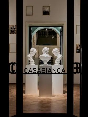 15 - Ingresso di CASABIANCA con opera di Paolini.jpg